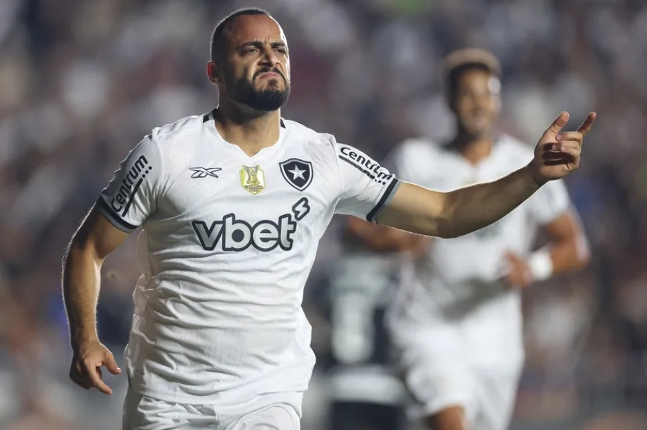 Corinthians negocia Arthur Cabral com o Botafogo e oferece atacante