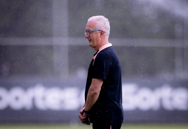 Corinthians retorna aos treinos sem Memphis e enfrenta desfalques importantes