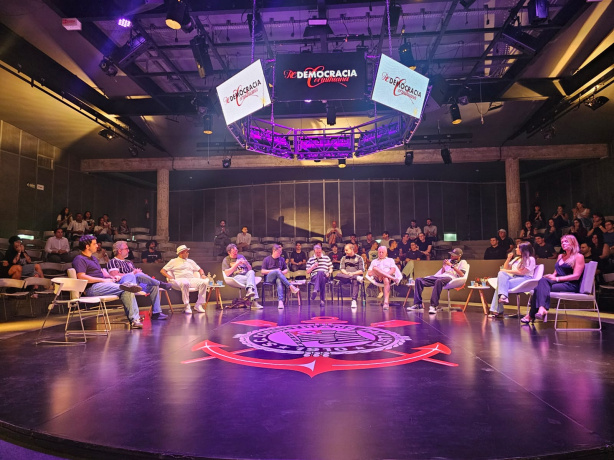 Evento com personalidades do Corinthians lanĂ§a projeto para escrever 'ConstituiĂ§ĂŁo' para o clube