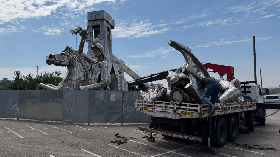 Estdio do Corinthians avana em obras e prev data para inaugurao de esttua de So Jorge