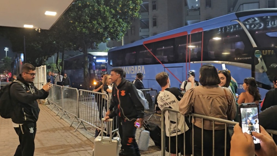 Corinthians desembarca no Rio de Janeiro com 24 jogadores relacionados para jogo com o Fluminense Corinthians desembarca no Rio de Janeiro com 24 jogadores relacionados para jogo com o Fluminense