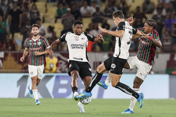 Volante do Corinthians lamenta fase e destaca responsabilidade coletiva após derrota no Brasileirão