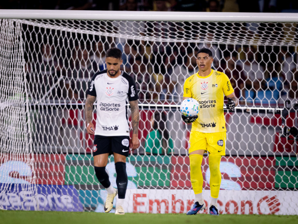 Goleiro estreia na temporada pelo Corinthians em derrota para o Fluminense