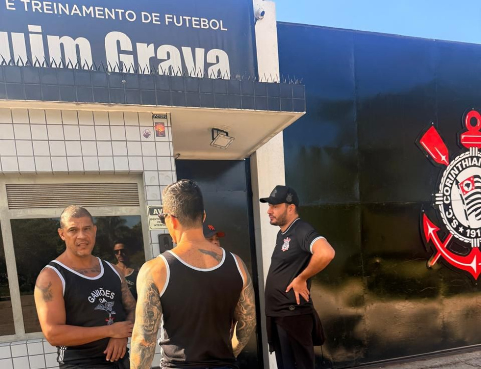 COBRANÇA: Gaviões da Fiel visitam CT do Corinthians para dialogar com jogadores e comissão técnica