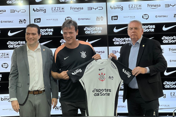 Fernando Diniz � apresentado pelo Corinthians no CT Joaquim Grava