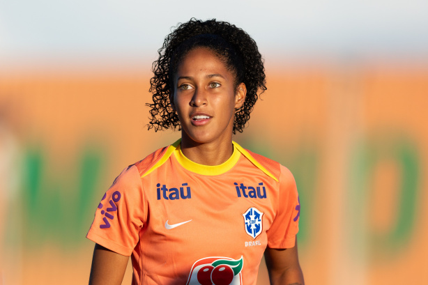 Lateral do Corinthians celebra nova chance na Seleção Feminina após lesão