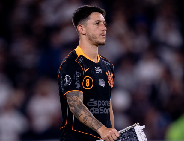 Meia do Corinthians celebra estreia na Libertadores e projeta 'batalha' contra rival
