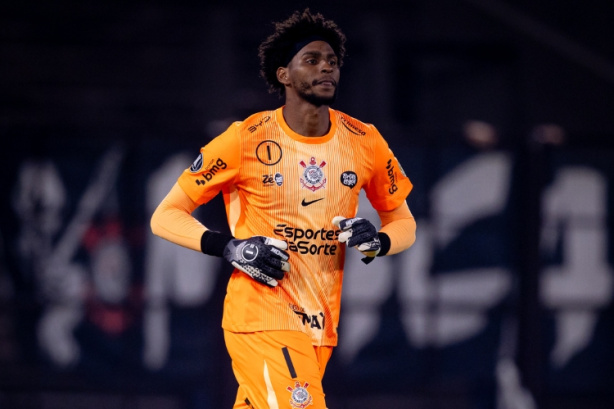 Hugo Souza exalta vitória do Corinthians na estreia da Libertadores e confia em trabalho de Diniz