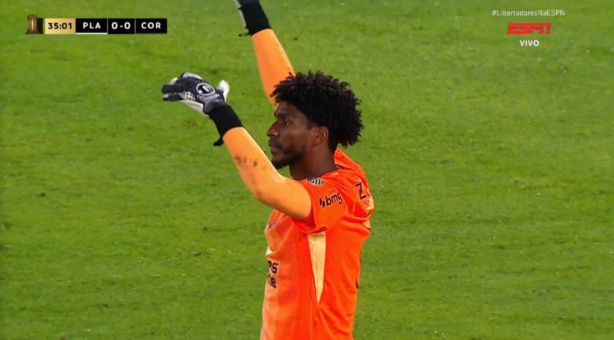 Goleiro do Corinthians comemora desempenho defensivo e avalia início de trabalho de Fernando Diniz