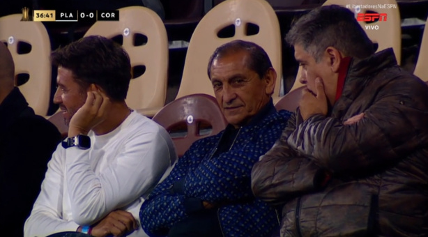 Técnico campeão paulista acompanha vitória do Corinthians na Libertadores