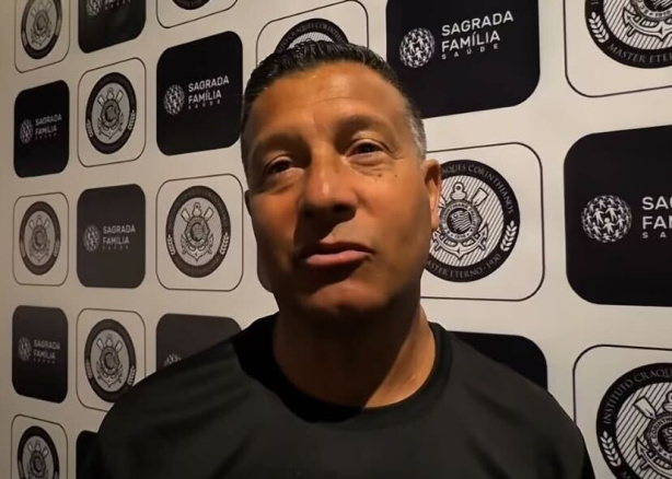 Ídolos do Corinthians participam de ação de patrocinador do time Master