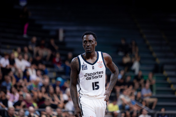 Elyjah Clark foi o destaque do Corinthians na vit�ria sobre o Ceisc/Uni�o Corinthians pelo NBB