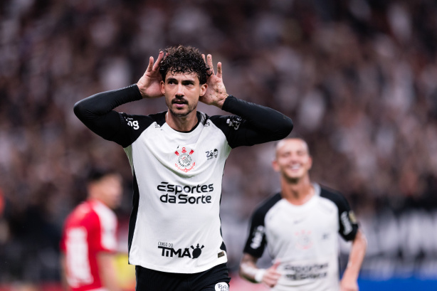 Zagueiro do Corinthians comemora gol marcado e valoriza vitória sobre o Santa Fe na Libertadores