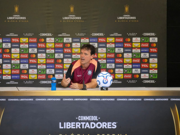 Técnico do Corinthians defende André por desempenho recente e polêmica no Dérbi