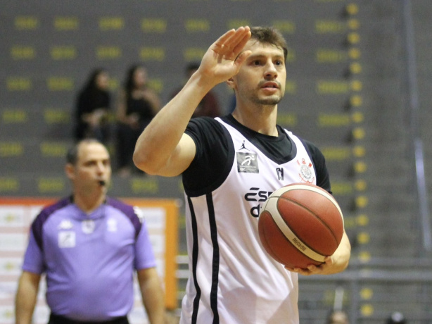 Ala vê Corinthians preparado para os playoffs e lamenta falecimento de Oscar Schmidt