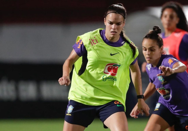 Técnico da Seleção Brasileira confirma ausência de jogadora do Corinthians diante do Canadá