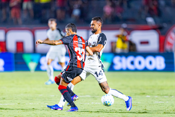Corinthians empata com Vitória no Brasileirão em partida de poucas oportunidades ofensivas