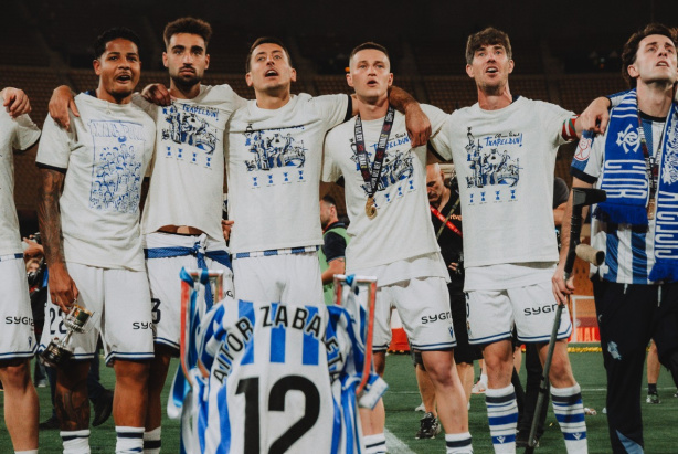 Atacante revelado pelo Corinthians conquista primeiro título como profissional