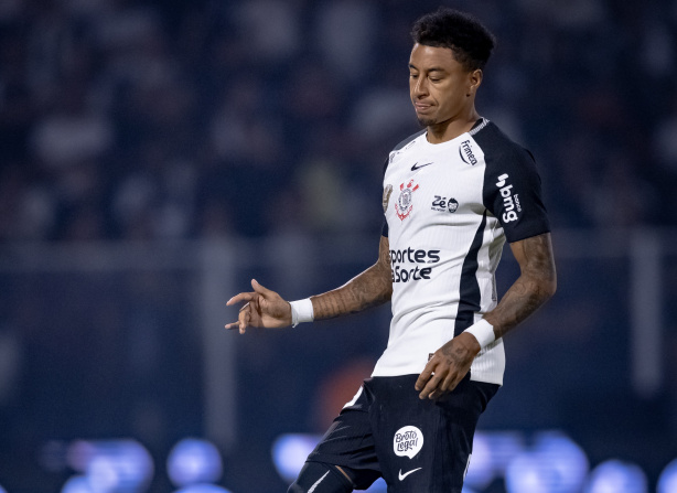 Jesse Lingard foi às redes pela primeira vez com a camisa do Corinthians