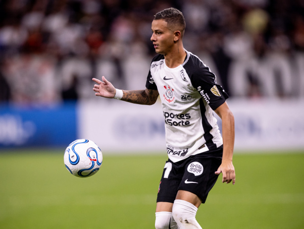 Especialista explica lesão de atacante do Corinthians e método de recuperação