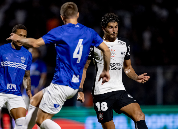 Pedro Raul foi titular na vitória do Corinthians sobre o Barra