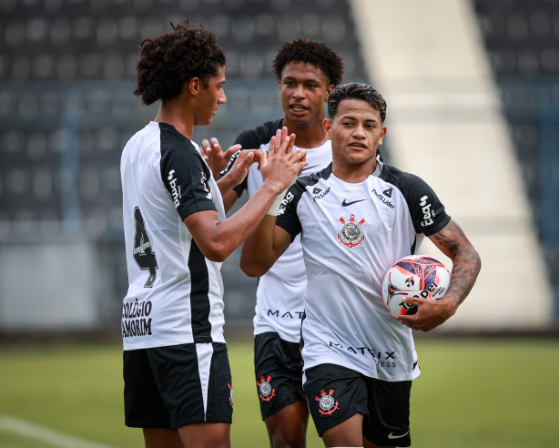 Atacante de apenas 18 anos amplia liderança na artilharia do Corinthians Sub-20 em 2026