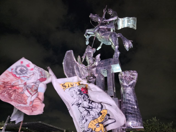 Corinthians inaugura estátua de São Jorge na Neo Química Arena; veja fotos