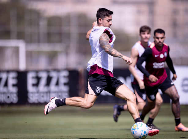 Corinthians faz trabalho tático de olho no jogo contra o Vasco pelo Brasileirão