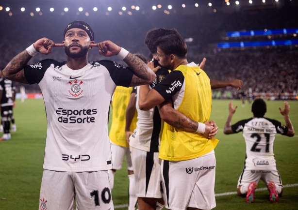 Corinthians lança copo especial com momentos marcantes da final da Copa do Brasil; veja foto