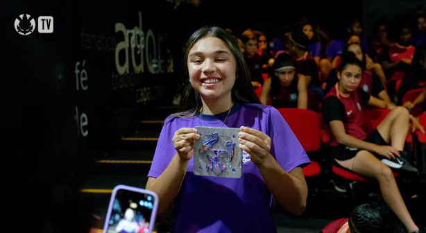 Corinthians leva ONG Tampinhas que Curam para ação social com atletas da base