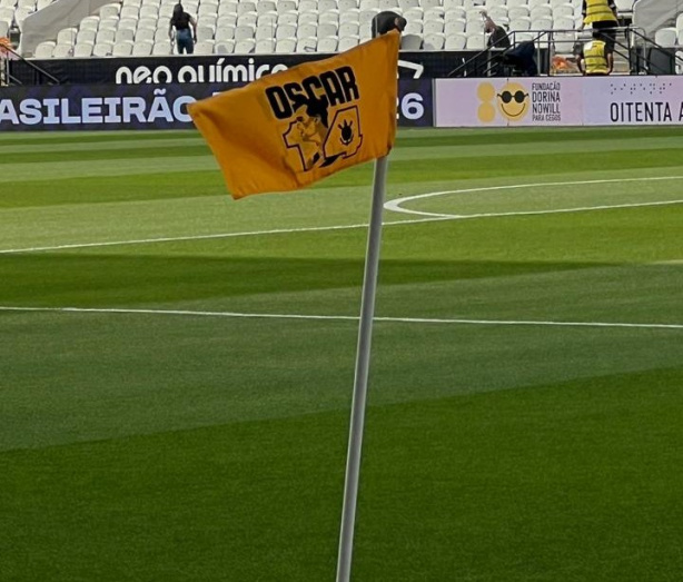 Corinthians faz homenagem para Oscar Shimidt em bandeirinhas da Arena; veja fotos
