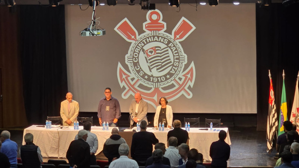 CD do Corinthians rejeita texto-base da Reforma do Estatuto; reunião continua no Parque São Jorge