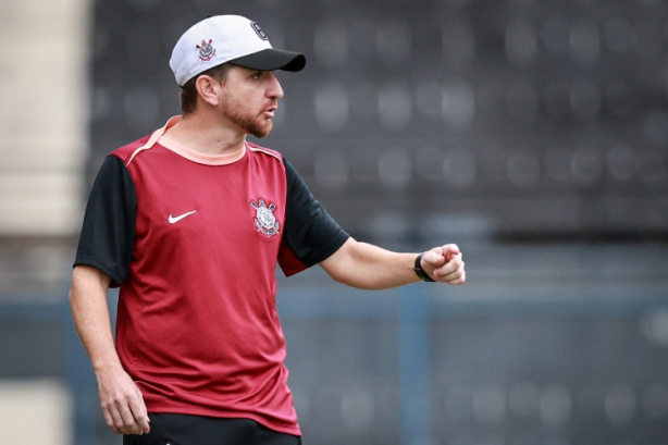 Técnico do Corinthians explica queda de desempenho em derrota no Brasileirão Sub-20