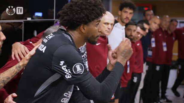 Felicidade por defesa e união marcam os bastidores da vitória do Corinthians sobre o Peñarol
