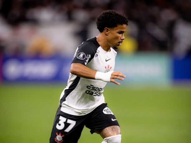 Atacante do Corinthians valoriza retorno gradual após lesão e projeta sequência com Fernando Diniz