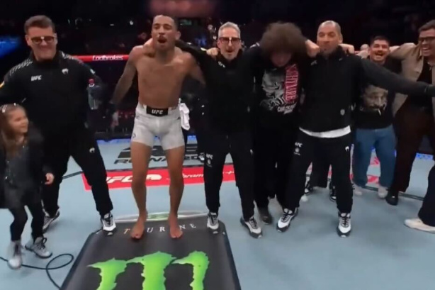 Lutador faz 'Poropopó no octógono após vencer estrela australiana na luta principal do UFC Perth