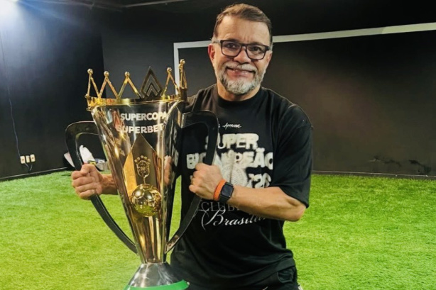 Corinthians desliga coach mental por questões financeiras
