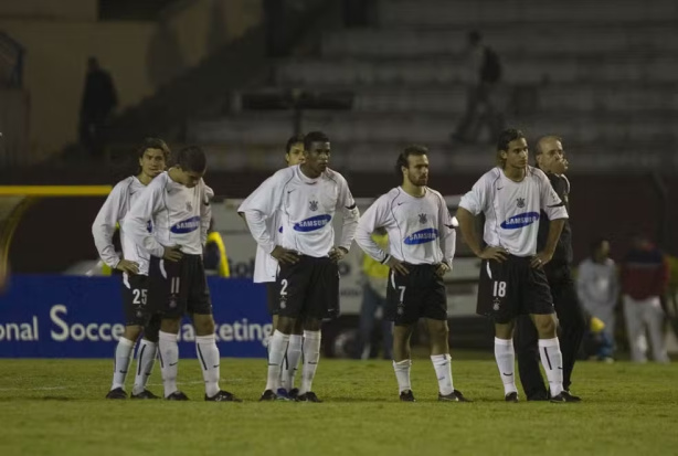 Personagens do Corinthians relembram eliminação para o River Plate em 2006 e tensão no Pacaembu