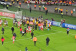 Empate do Corinthians contra o Santa Fe � marcado por confus�o com Hugo Souza e objetos arremessados