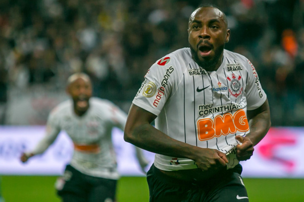 Ex-zagueiro do Corinthians relembra passagem pelo clube e exalta influência de Diniz na carreira
