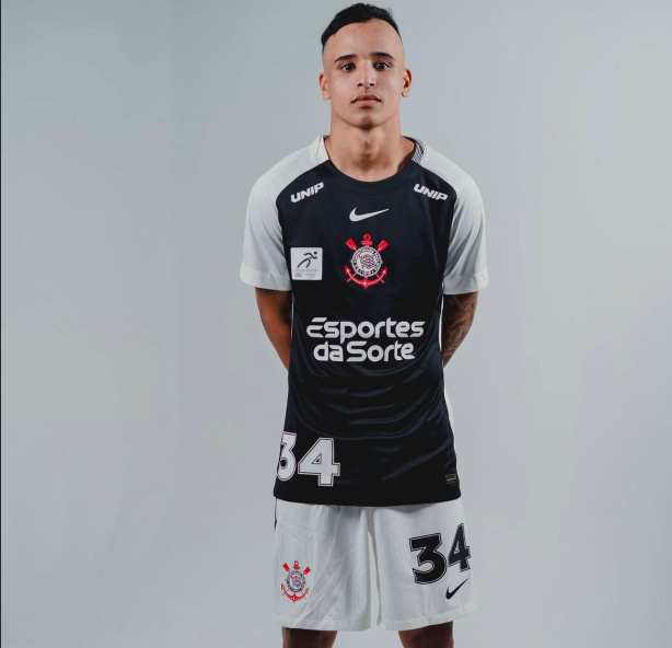 Ala estreia pelo time adulto de futsal em goleada do Corinthians