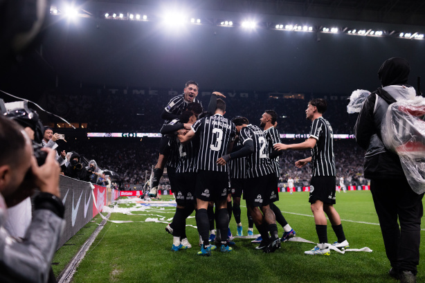 Corinthians domina São Paulo no segundo tempo e vence primeiro clássico no Brasileirão