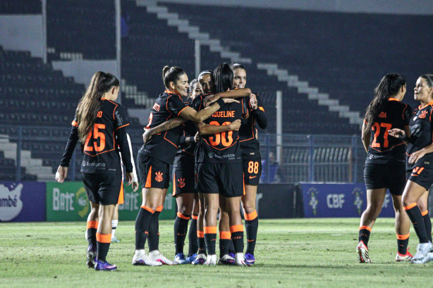 Corinthians vence o SĂŁo Paulo e segue lĂ­der do BrasileirĂŁo Feminino
