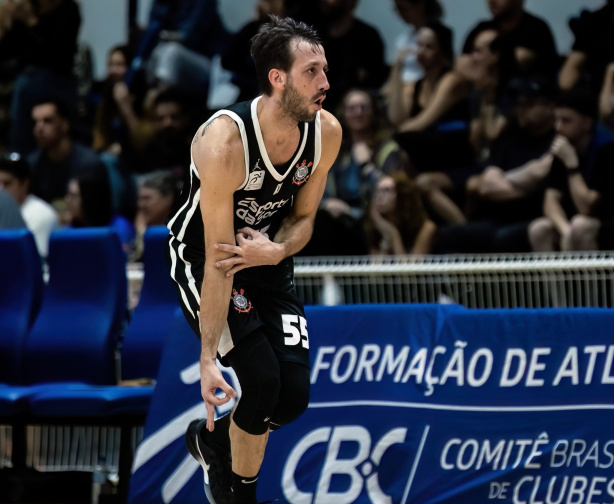 Armador do Corinthians projeta semifinal do NBB e pede continuidade do basquete no clube