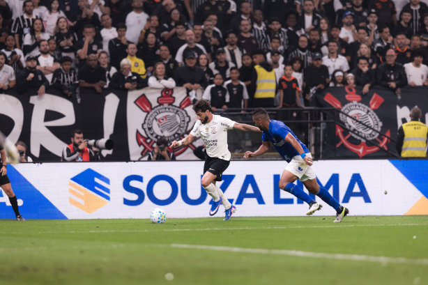 Yuri Alberto fura paredão azul, Corinthians vence o Barra e avança na Copa do Brasil