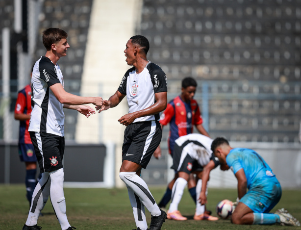 Zagueiro do Corinthians destaca importância da comissão técnica em vitória pelo Paulista Sub-17