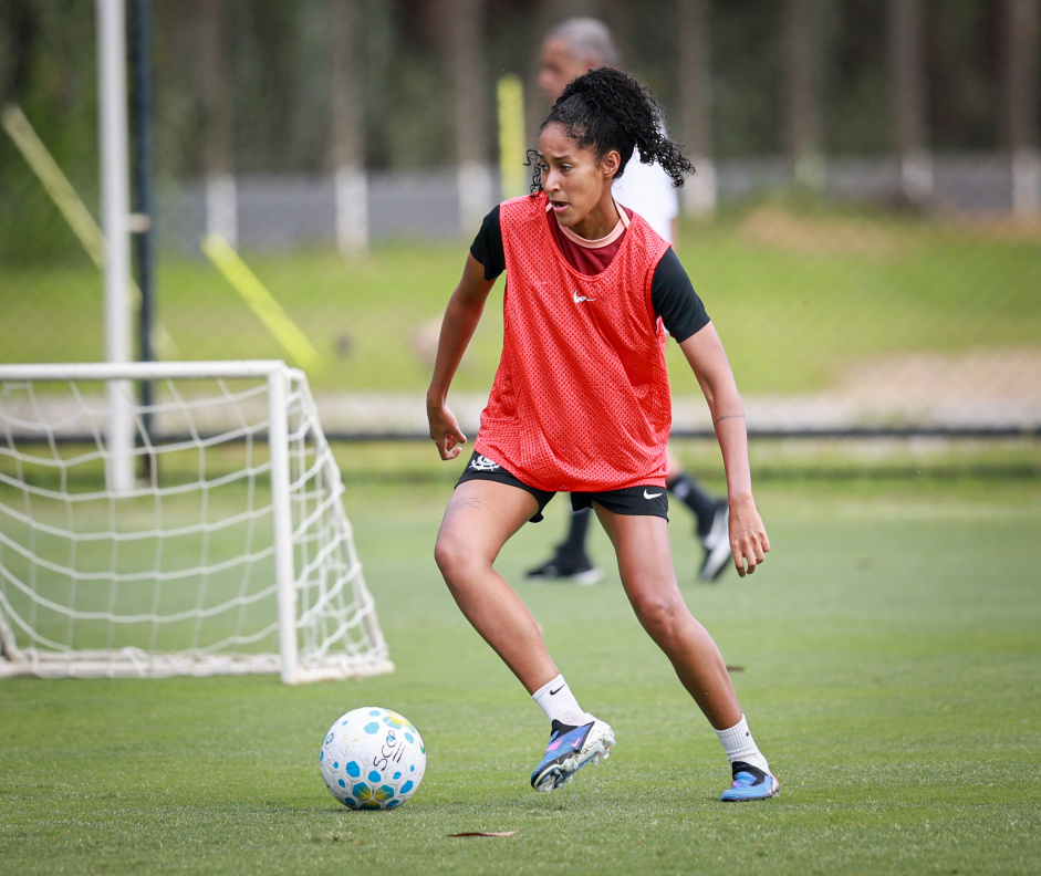 Tcnica do Corinthians comenta ‘sumio’ de Gi Fernandes e improvisaes na lateral direita