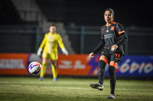 Zagueira admite incômodo com gols sofridos e cobra equilíbrio defensivo no Corinthians