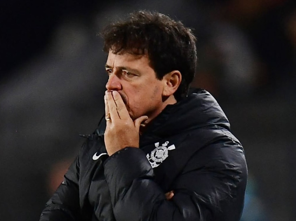 Fernando Diniz prioriza permanncia de jogadores no Corinthians para sequncia da temporada