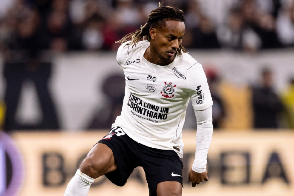 Andr Carrillo entra no top-10 de estrangeiros com mais jogos pelo Corinthians